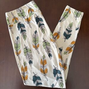 Lularoe TC Feather Patterned Leggings